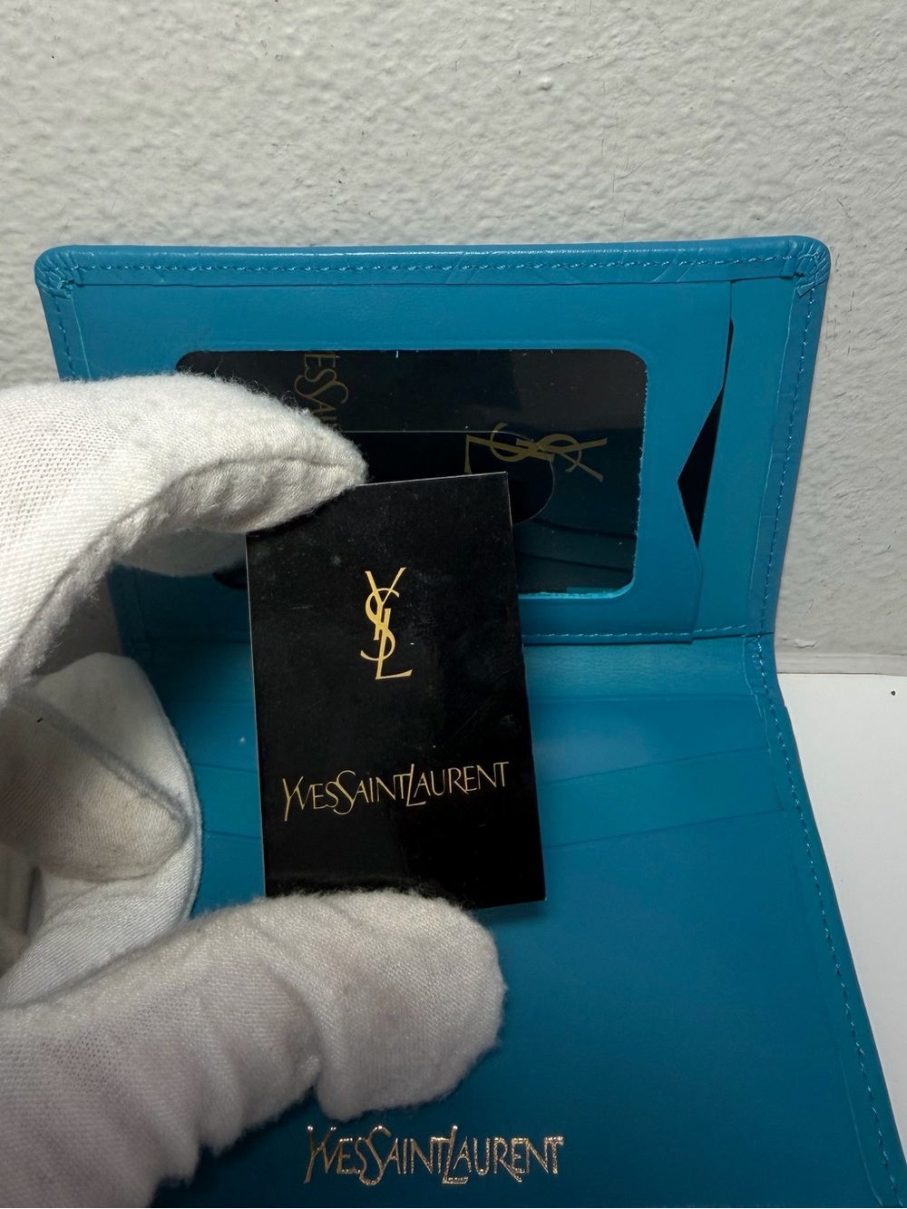 Vintage Saint Laurent Blue Leather Card Holder in Excellent Condition - Picture 10 of 11